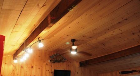The interior beam in this renovated Muskoka Cottage we inspected has several problems. As home inspectors we explained what they were, how they affected the structure, what was needed to repair it and how important it was to the structure. 