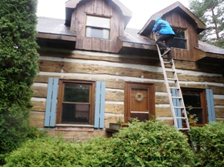 Muskoka home inspector checking log home roof