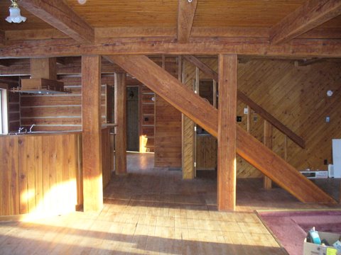 Really nicely done structure in log home. As a home inspector I would love to see this quality of work around lake Muskoka