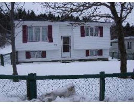 Older split level common in Gravenhurst and Bracebridge, needs work  good flip potential